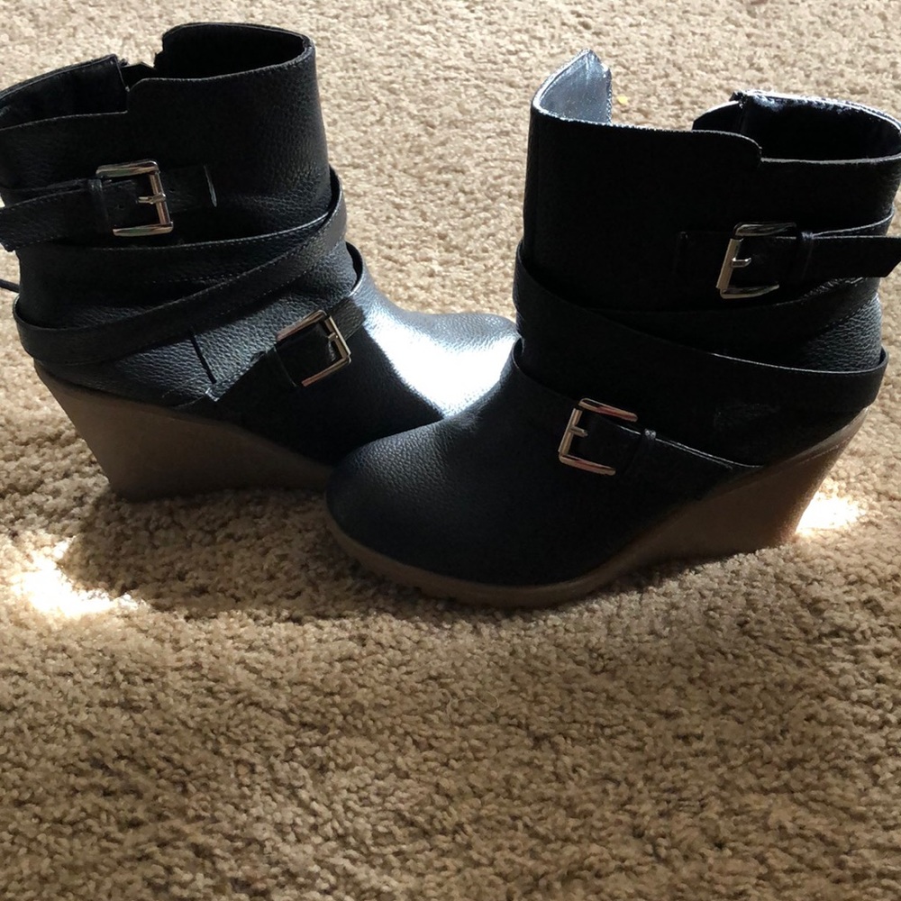 Black wedge moto boots